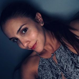 Meet your Posher, Corina